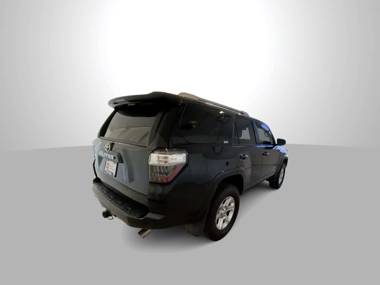 Used 2018 Toyota 4Runner SR5 AWD/4WD image 8