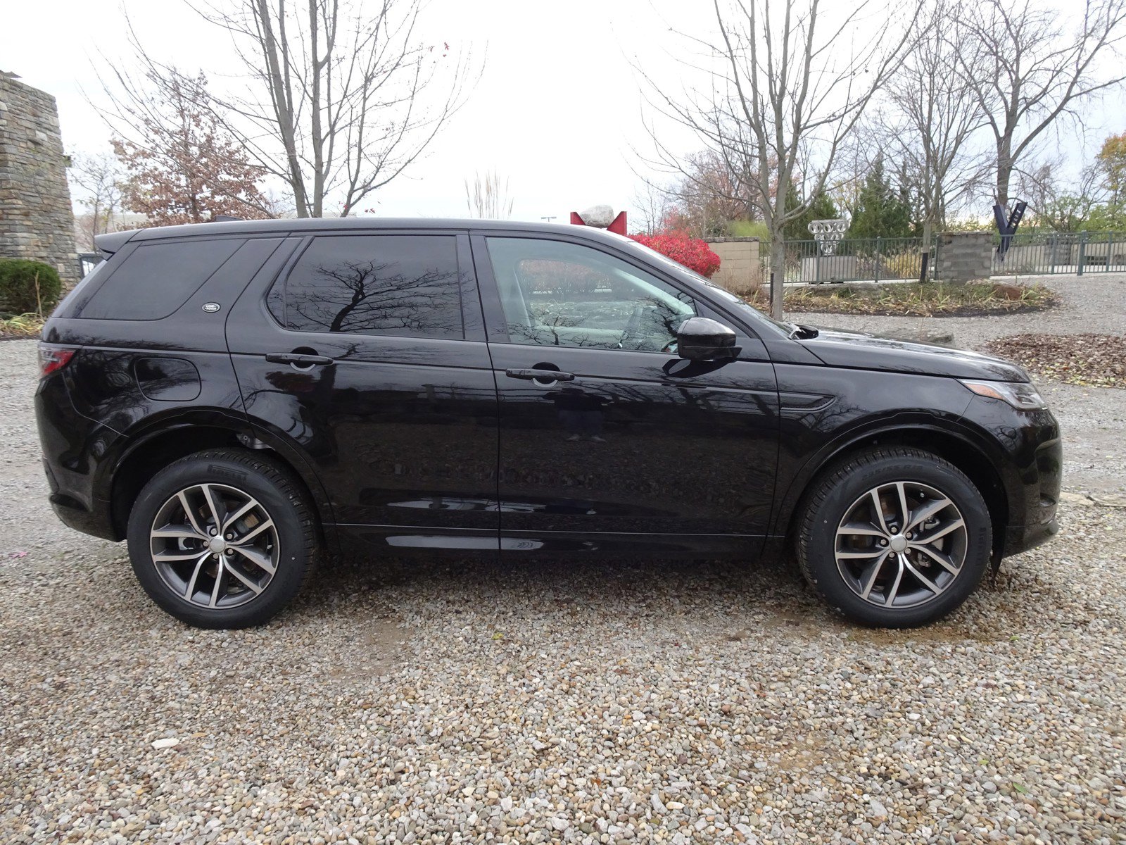 New 2025 Land Rover Discovery Sport S image 7