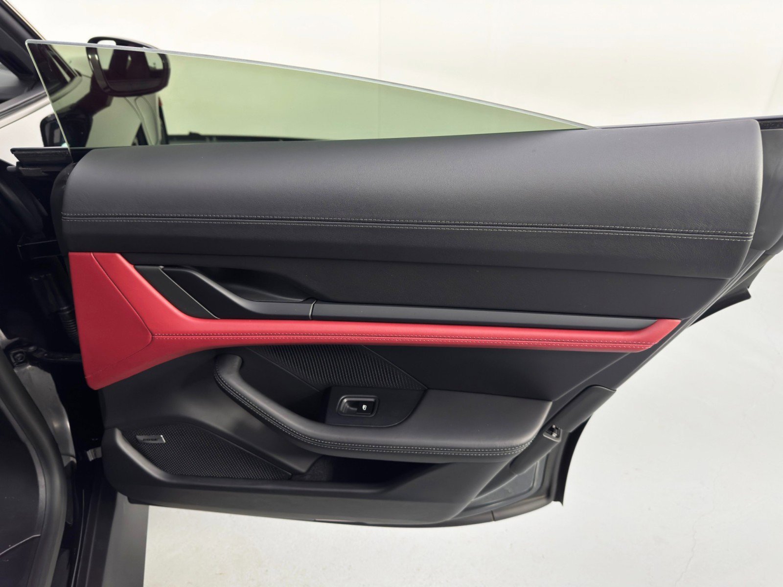 Used 2023 Porsche Taycan w/ Premium Package image 47