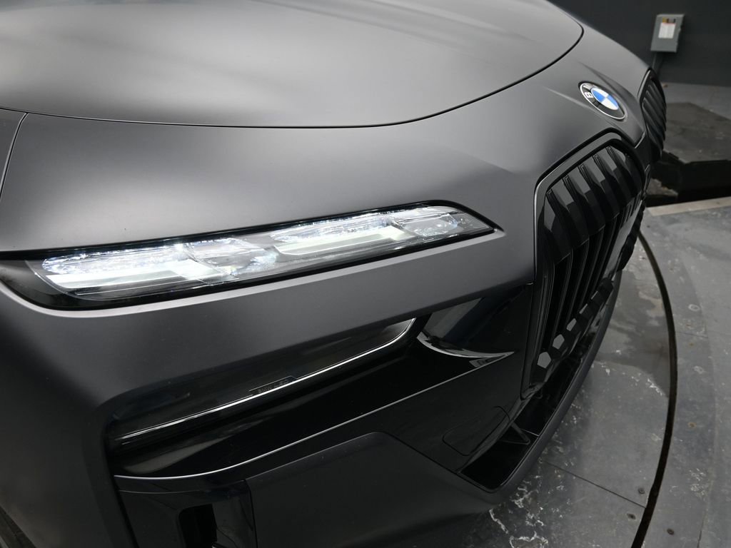 Used 2023 BMW 760i xDrive image 27