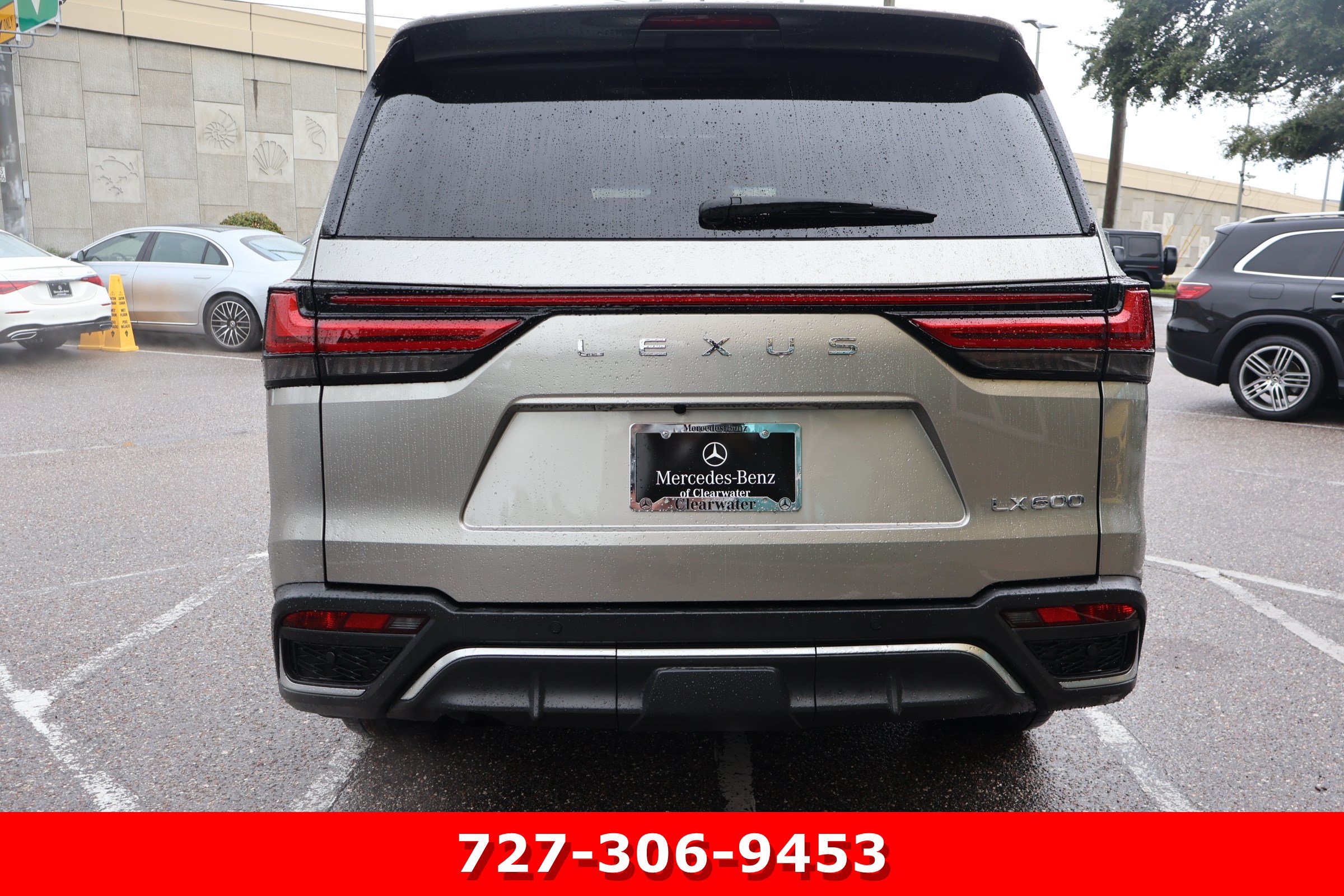 Used 2022 Lexus LX 600 F Sport w/ Accessory Package (Z1) AWD/4WD image 8