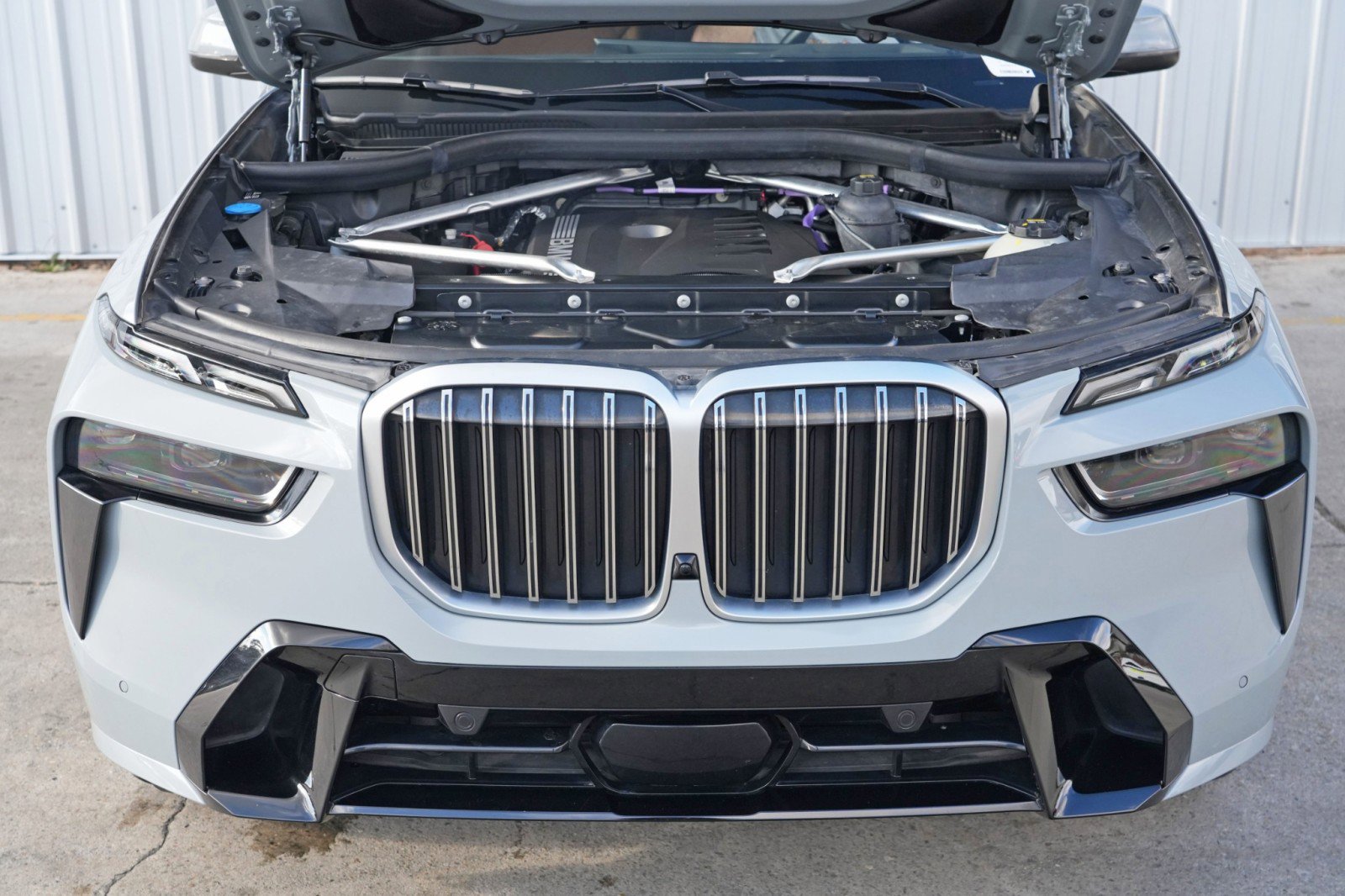 Used 2023 BMW X7 xDrive40i w/ M Sport Package image 8