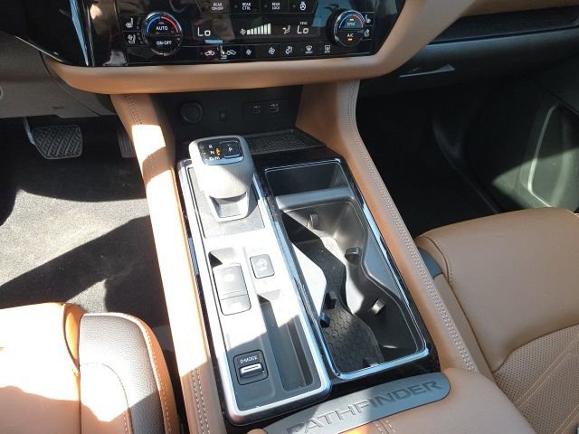 Used 2025 Nissan Pathfinder Platinum w/ Cargo Package image 19