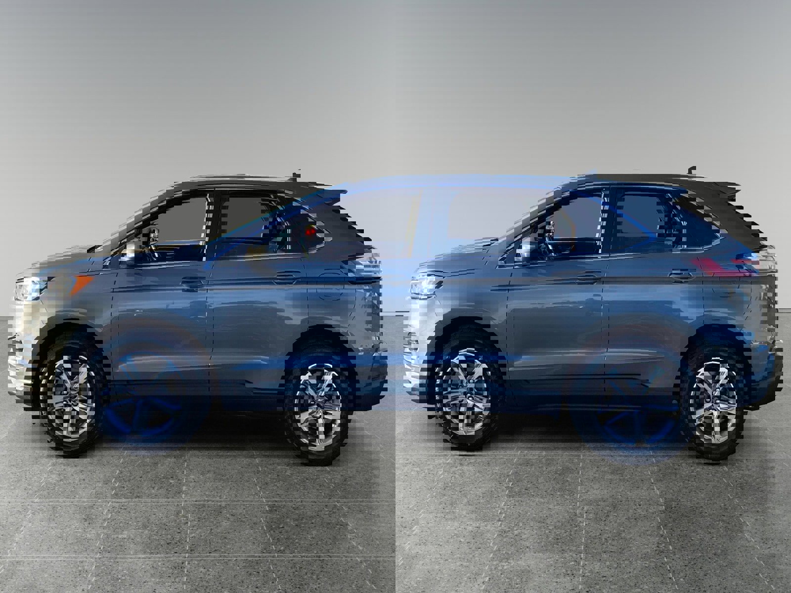 Used 2024 Ford Edge SEL w/ Convenience Package image 2