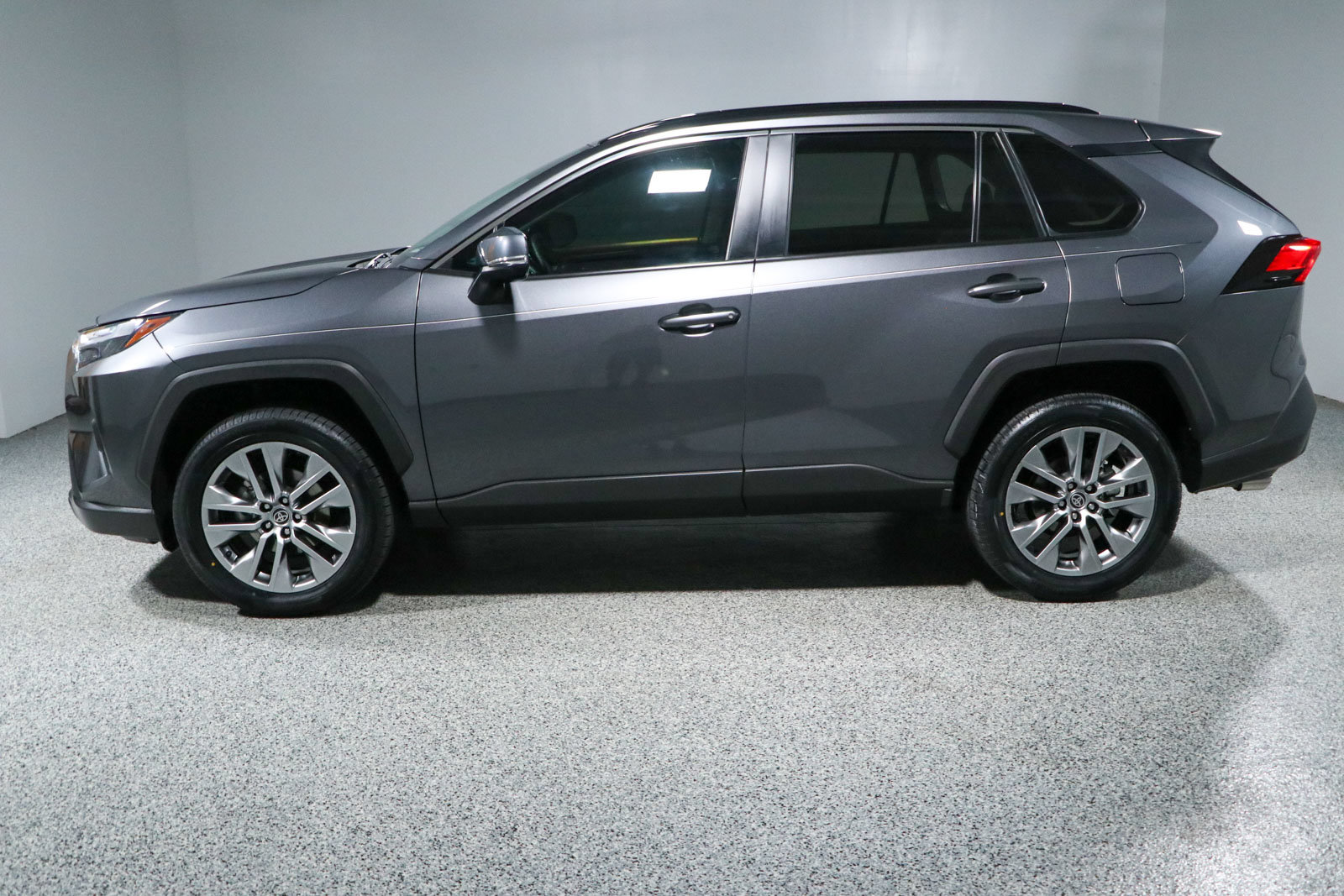 Used 2022 Toyota RAV4 XLE Premium FWD image 10