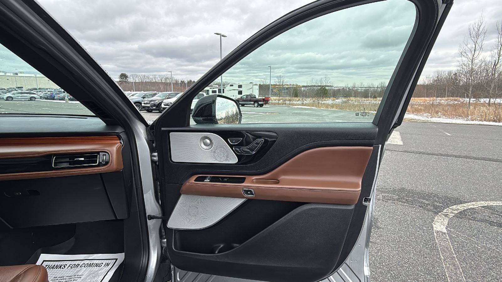 Used 2020 Lincoln Aviator Reserve w/ Equipment Group 201A image 17