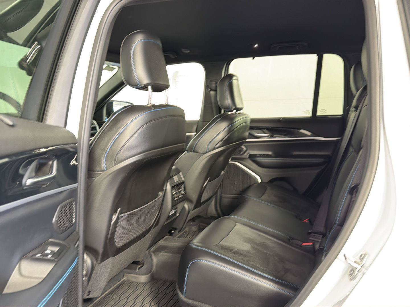 Used 2023 Jeep Grand Cherokee Trailhawk w/ Advanced Protech Group II AWD/4WD image 22