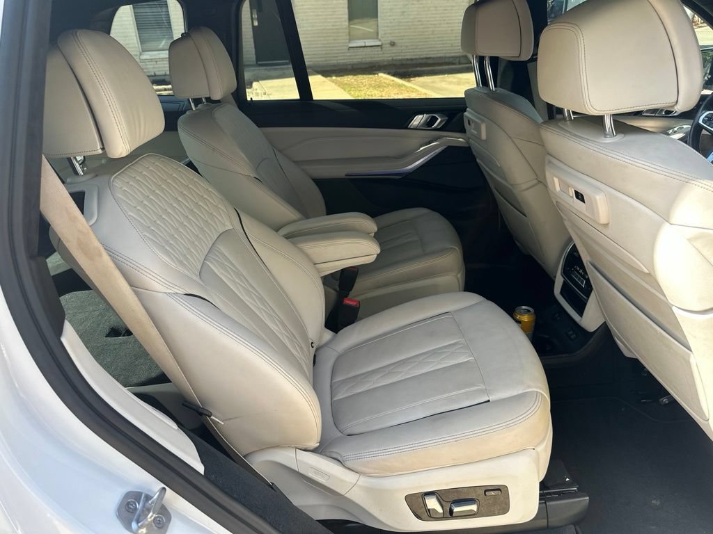 Used 2022 BMW X7 xDrive40i w/ M Sport Package AWD/4WD image 16