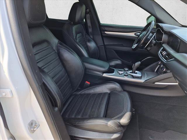 Used 2022 Alfa Romeo Stelvio Veloce AWD/4WD image 23