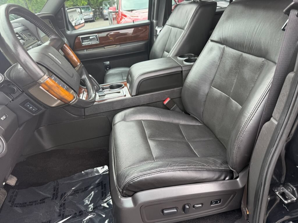 Used 2014 Lincoln Navigator 4WD image 10