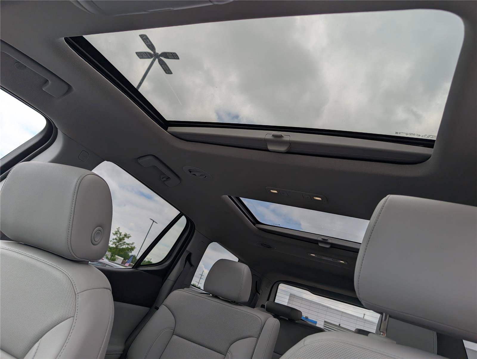 Used 2023 GMC Acadia SLT w/ Technology Package AWD/4WD image 21