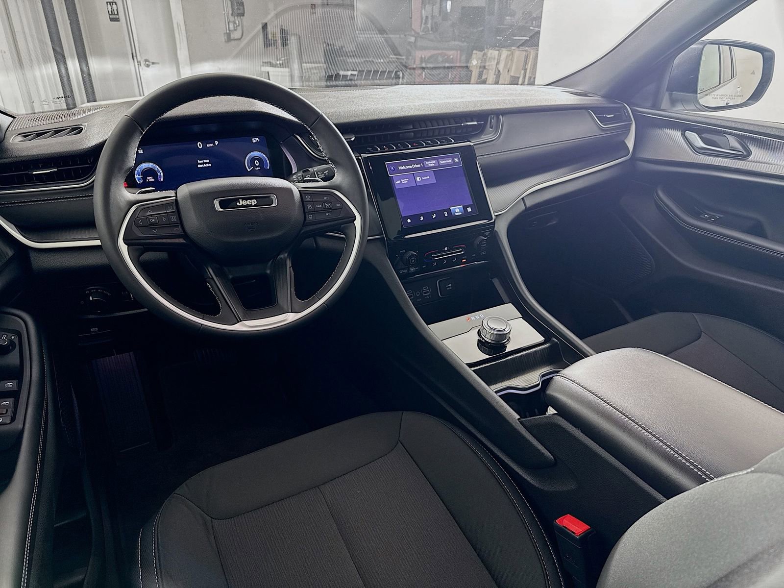 Used 2024 Jeep Grand Cherokee Laredo X image 19