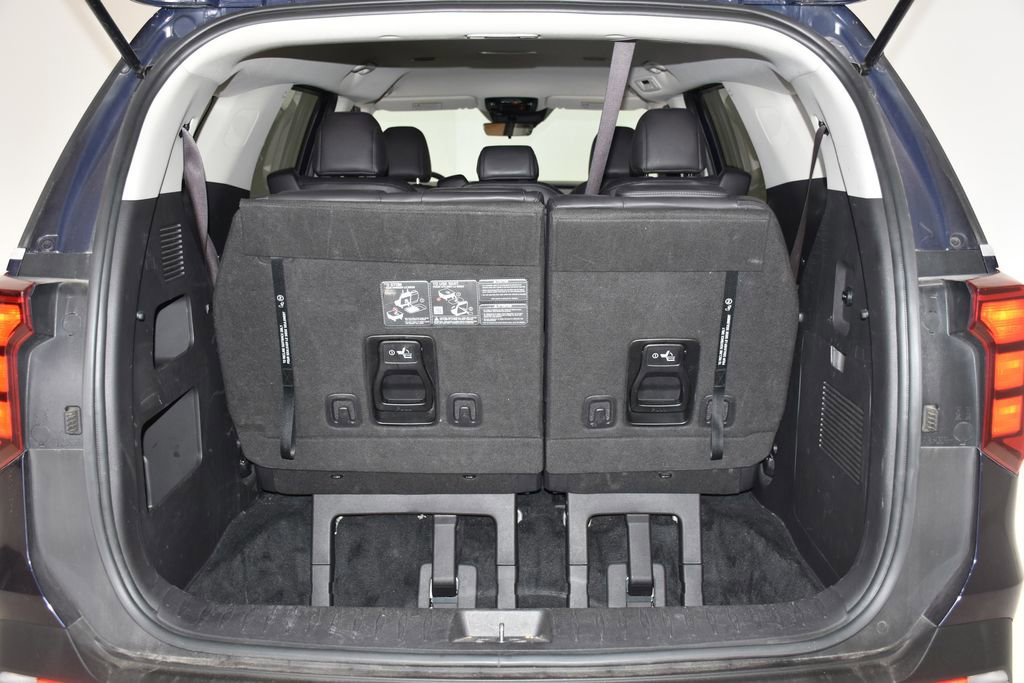 Used 2025 Kia Carnival FWD image 28