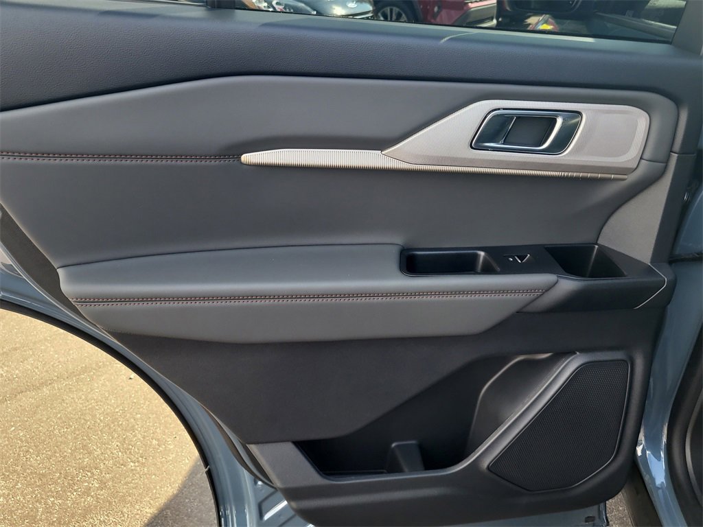 Certified 2025 Ford Explorer Active image 9