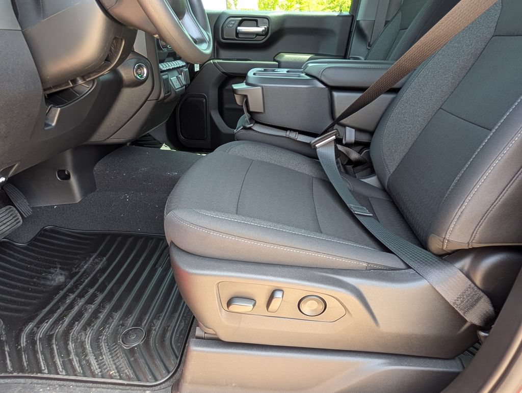 New 2026 Chevrolet Silverado 1500 Custom w/ LPO, Dark Essentials Package RWD image 9