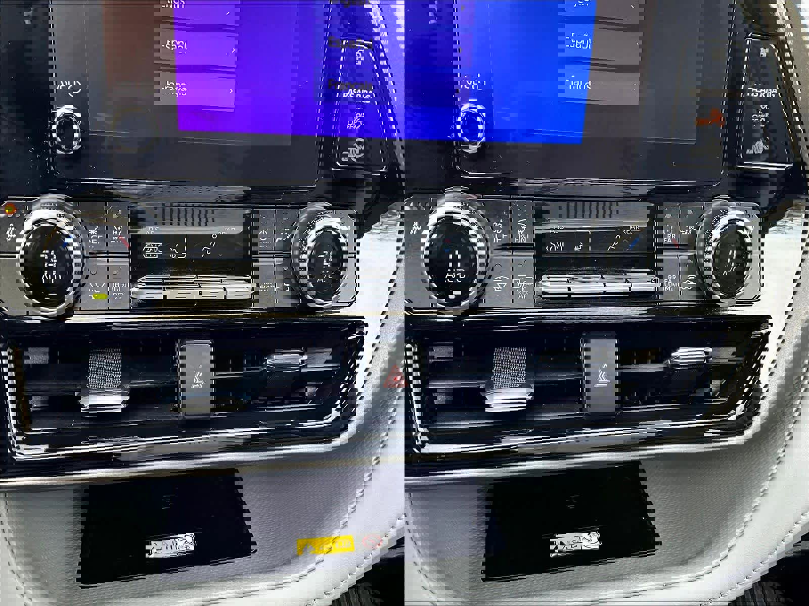 Used 2023 Toyota Highlander XLE image 27