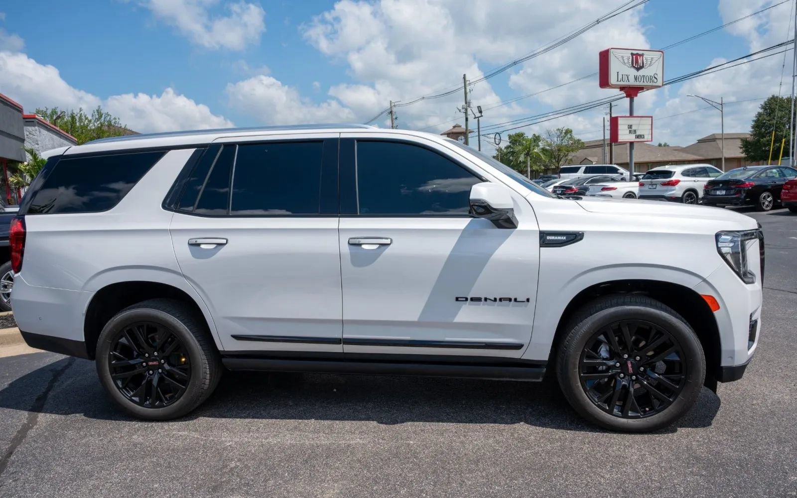 Used 2024 GMC Yukon Denali w/ Denali Reserve Package AWD/4WD image 9