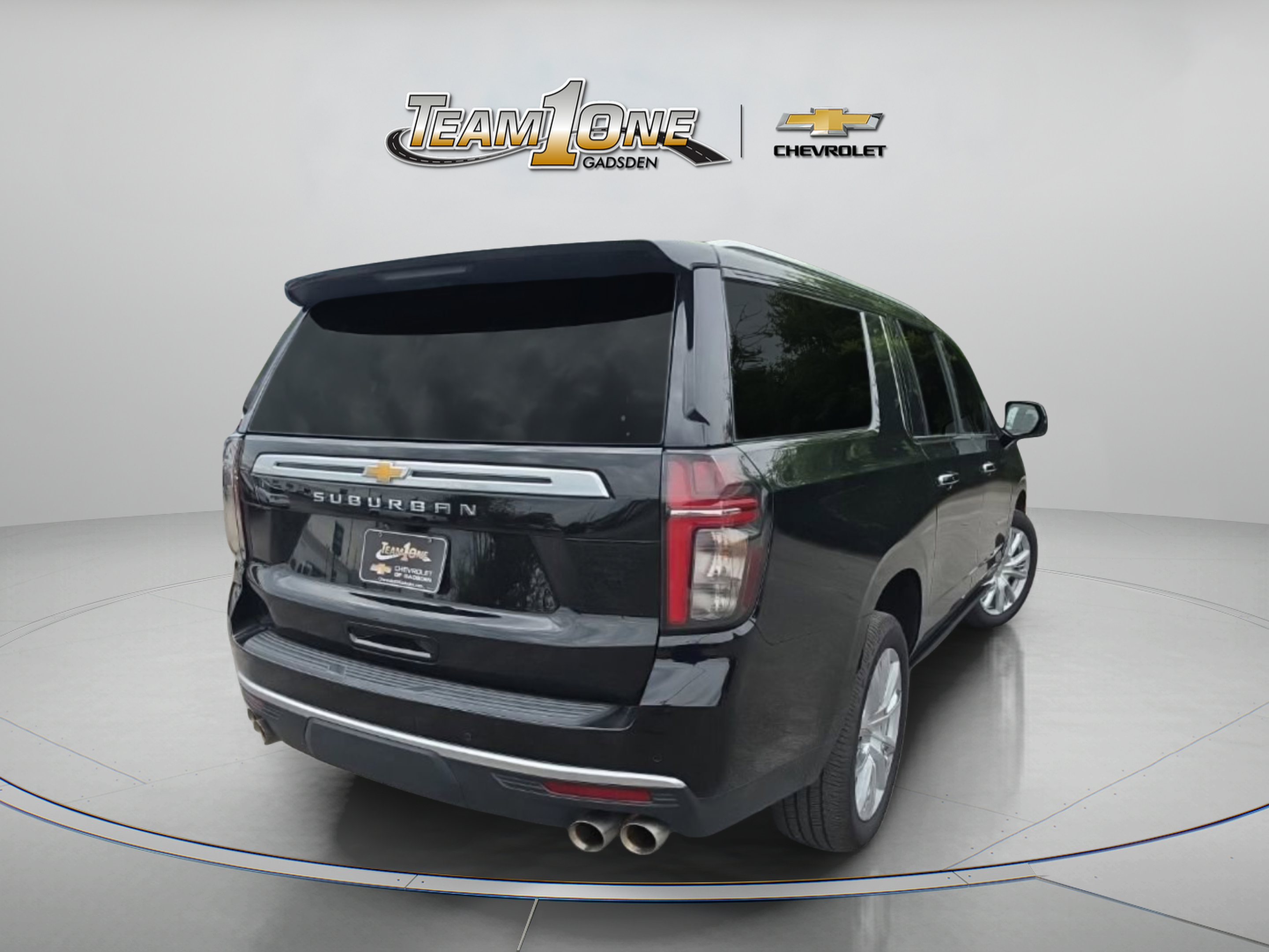 Used 2024 Chevrolet Suburban High Country RWD image 8