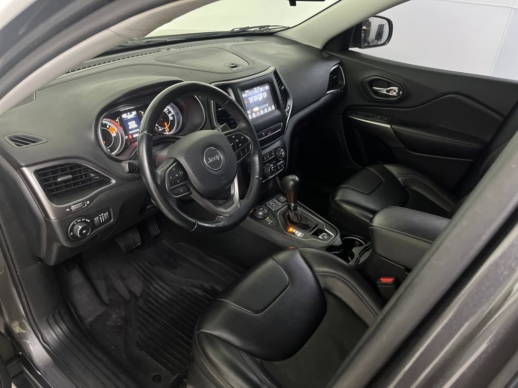 Used 2019 Jeep Cherokee Latitude Plus image 26