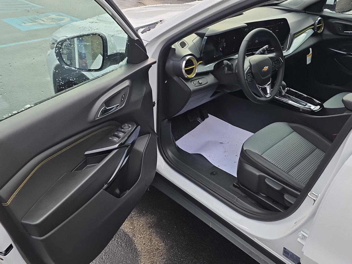 New 2025 Chevrolet Trax LT w/ Driver Confidence Package image 10