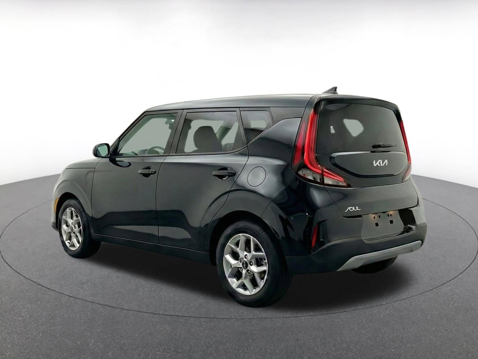 Used 2025 Kia Soul LX w/ LX Technology Package FWD image 7