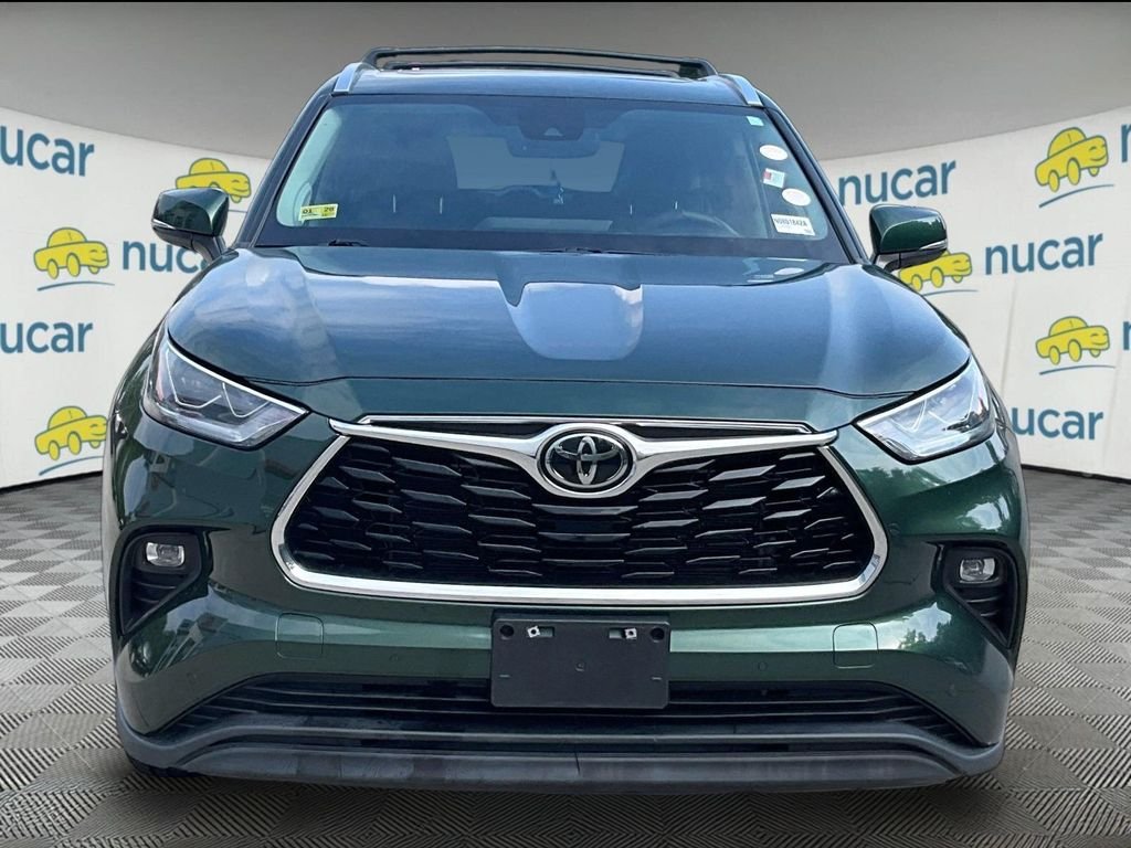 Used 2023 Toyota Highlander Limited AWD/4WD image 2