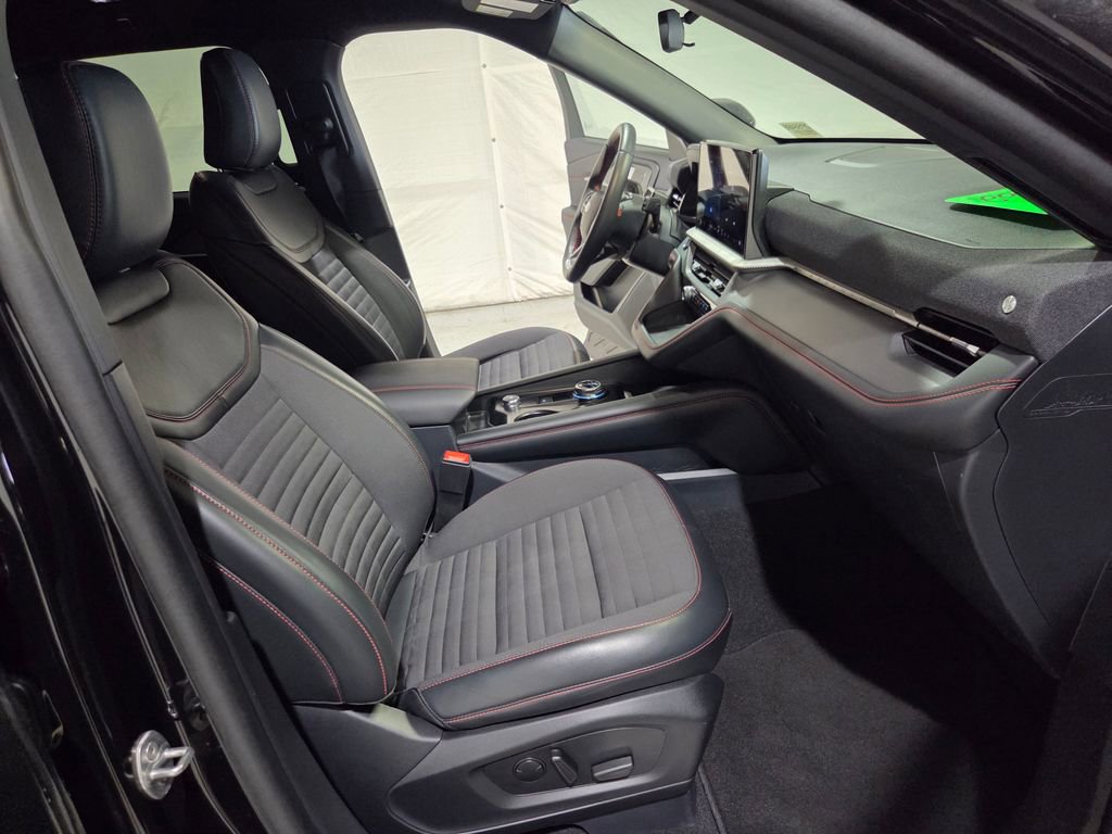 Used 2025 Ford Explorer ST-Line w/ ST-Line Street Pack image 13