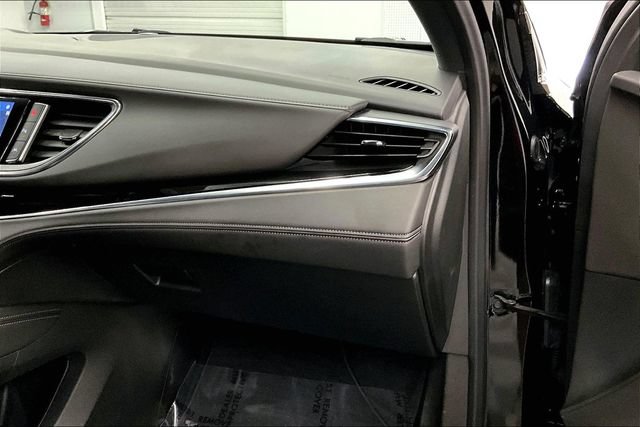 Used 2022 Buick Enclave Avenir w/ Avenir Technology Package AWD/4WD image 19