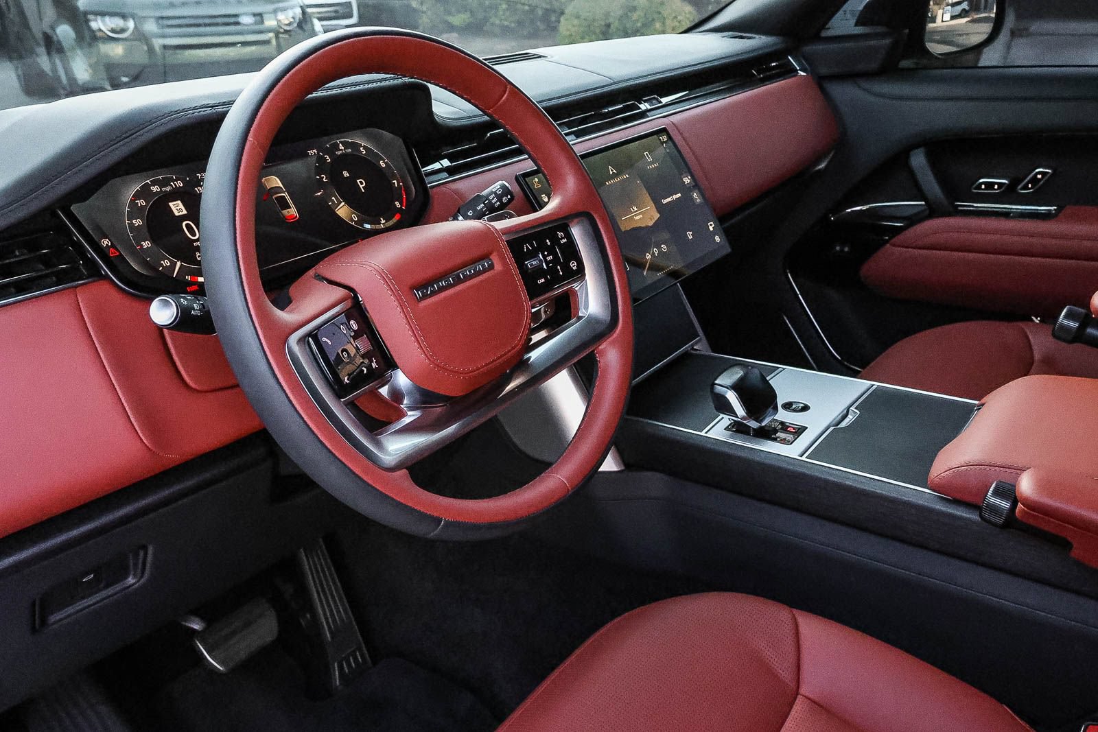 Certified 2024 Land Rover Range Rover SV AWD/4WD image 25