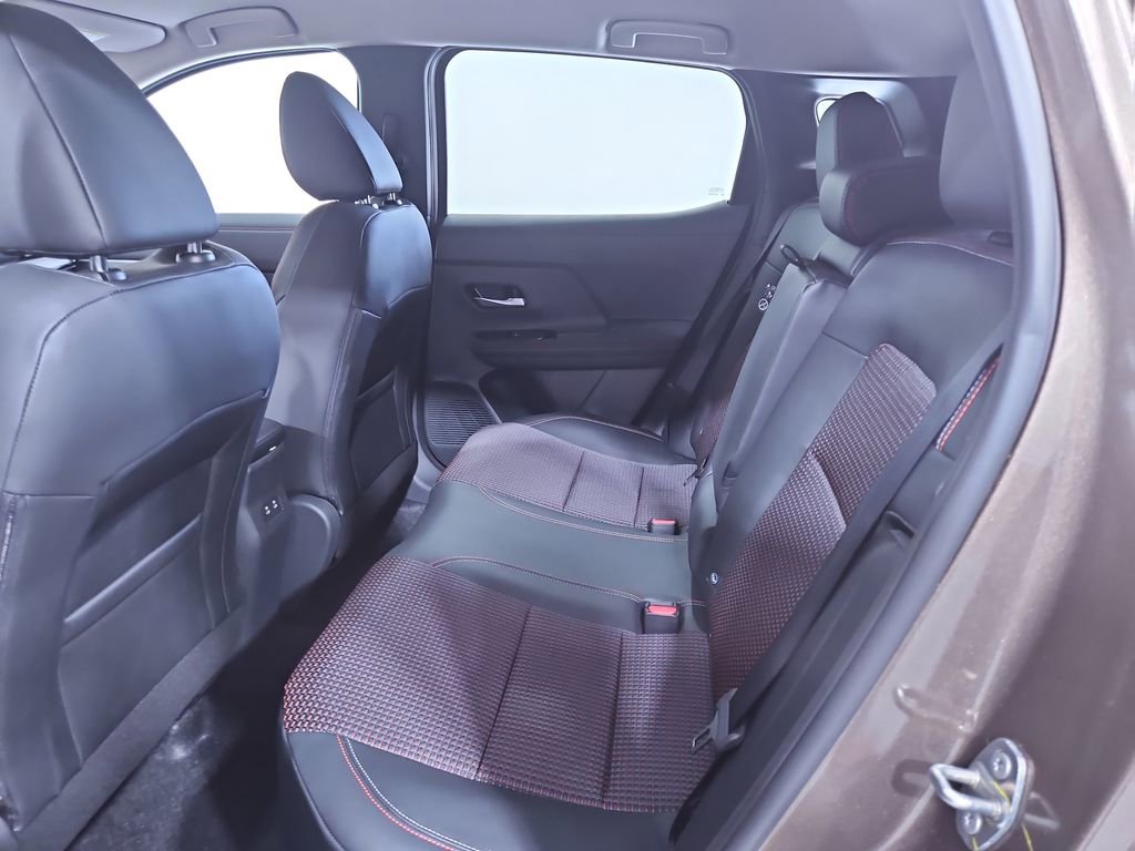 New 2025 Nissan Kicks SR image 23