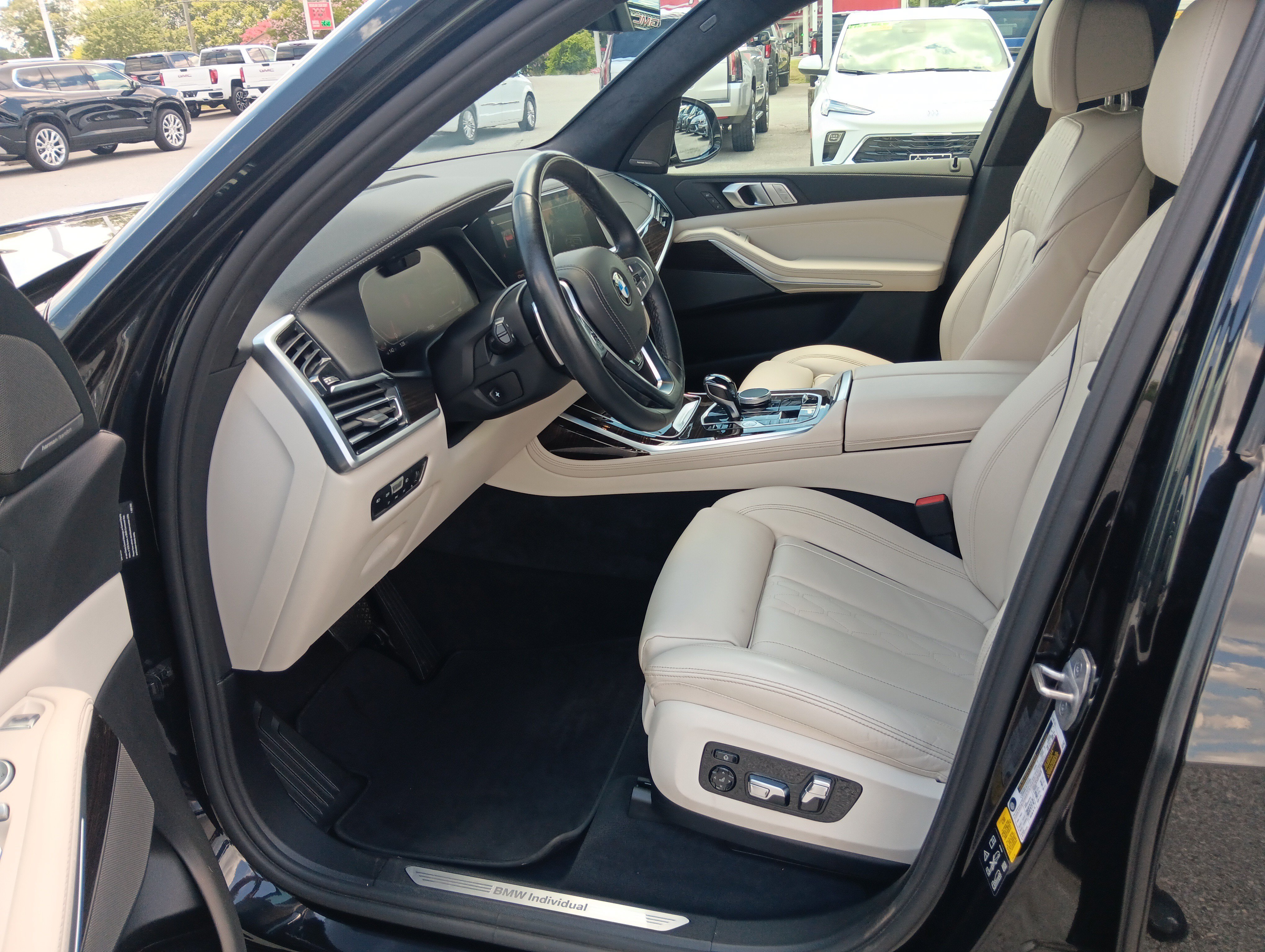 Used 2021 BMW X7 xDrive40i w/ Premium Package AWD/4WD image 10