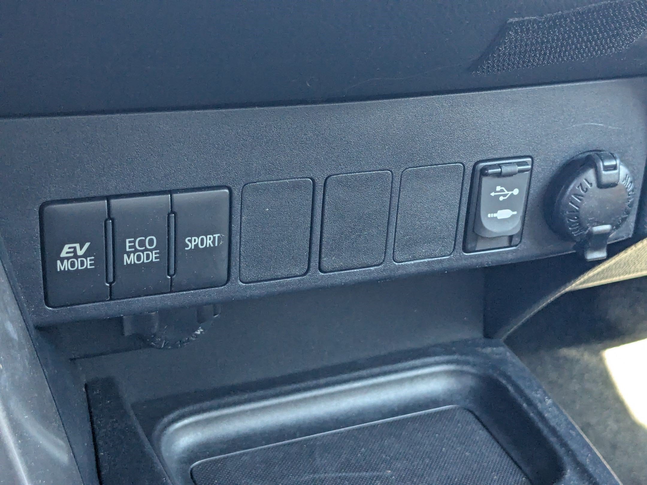 Used 2018 Toyota RAV4 XLE AWD/4WD image 28