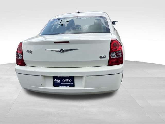 Used 2008 Chrysler 300 Touring w/ Comfort/Convenience Group RWD image 4