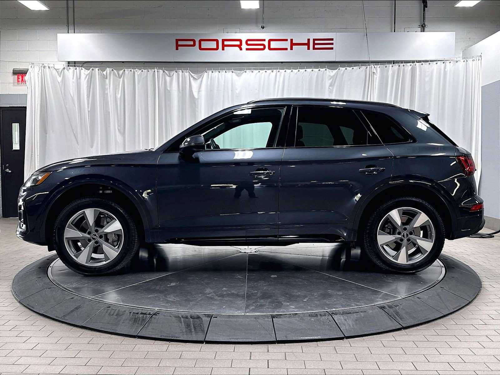 Used 2024 Audi Q5 2.0T Premium Plus AWD/4WD image 2