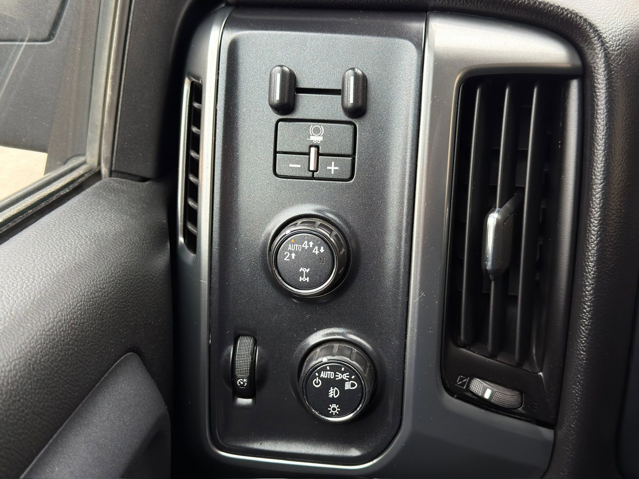 Used 2017 Chevrolet Silverado 1500 LT w/ All Star Edition image 40