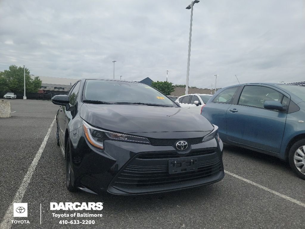 Used 2024 Toyota Corolla LE FWD image 1