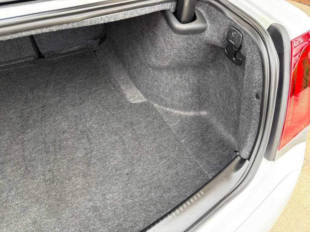 Used 2023 Chrysler 300 C RWD image 37