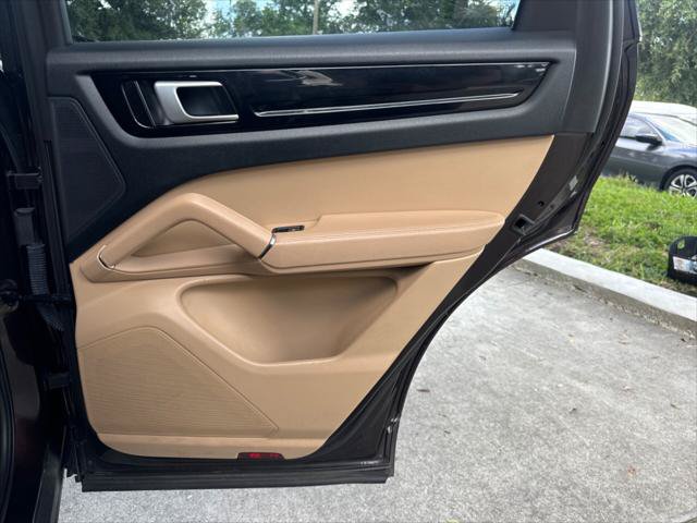 Used 2019 Porsche Cayenne AWD/4WD image 23