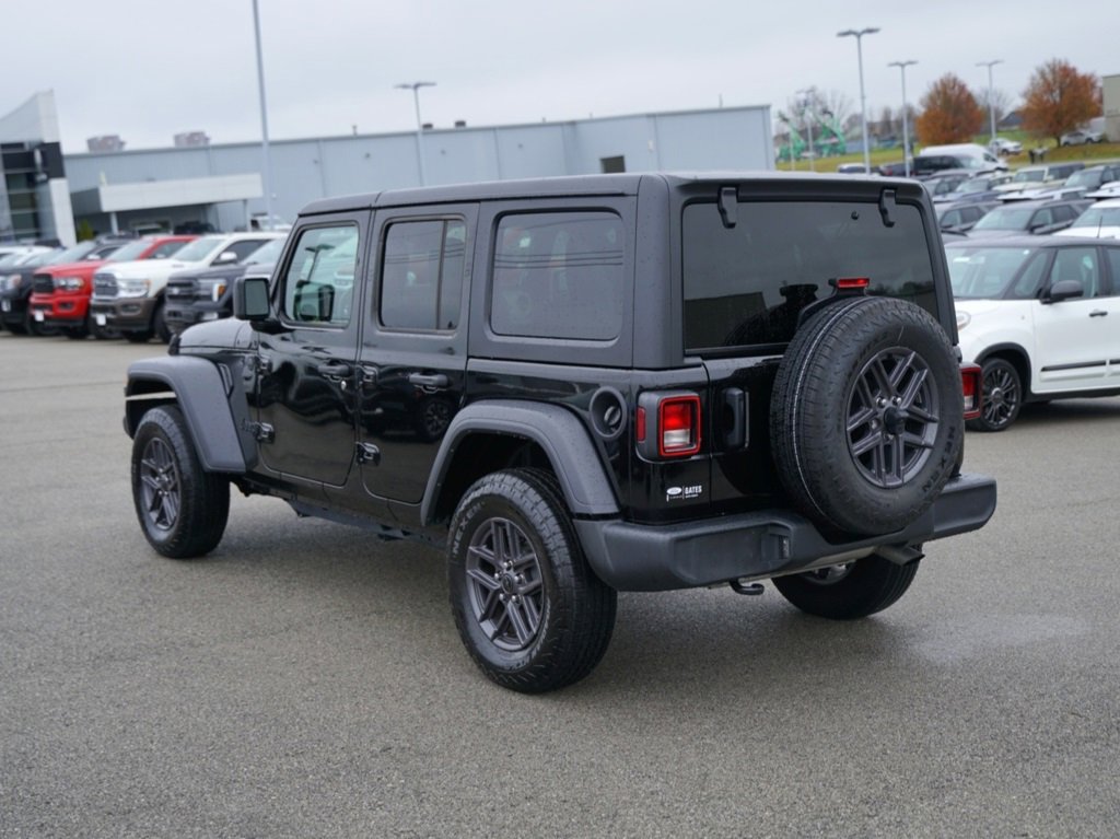 Used 2025 Jeep Wrangler Sport S image 8
