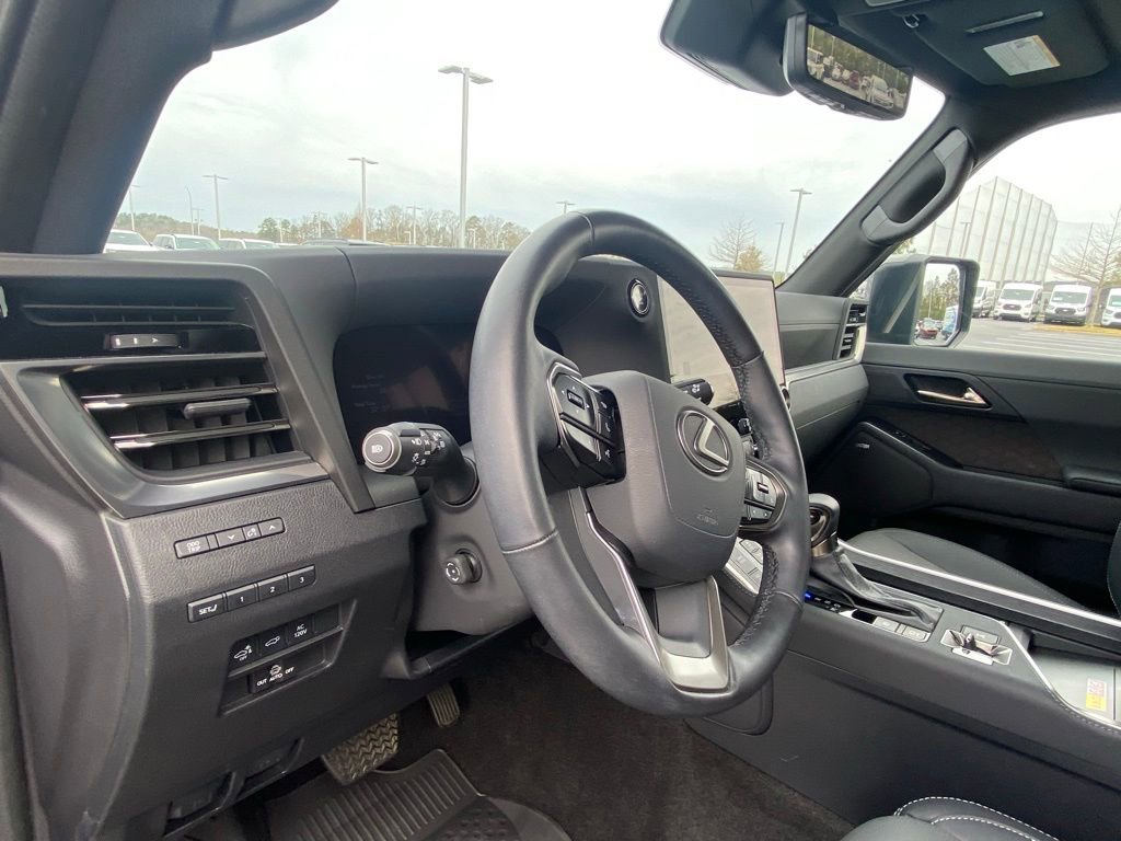 Used 2025 Lexus GX 550 550 Luxury+ w/ Accessory Package (Z1) image 9