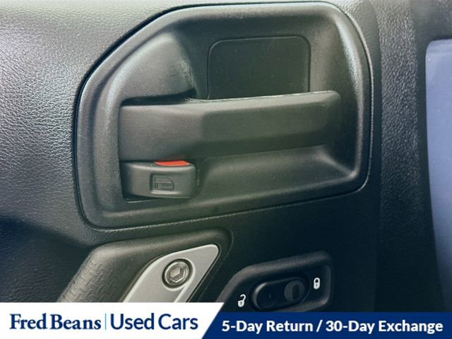 Used 2018 Jeep Wrangler Unlimited Sahara w/ Connectivity Group image 17