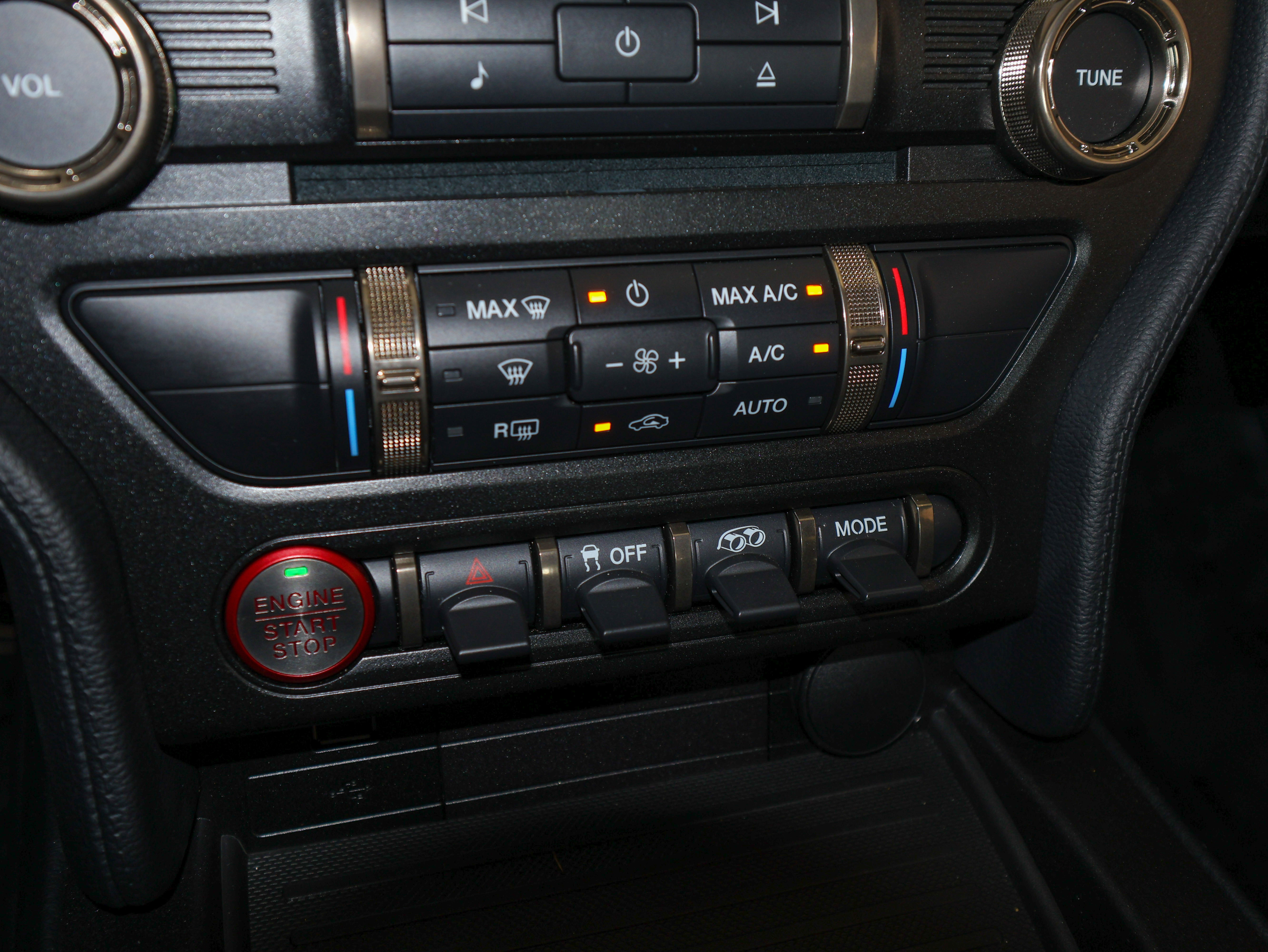 Used 2020 Ford Mustang Shelby GT500 w/ Carbon Fiber Track Pack RWD image 31