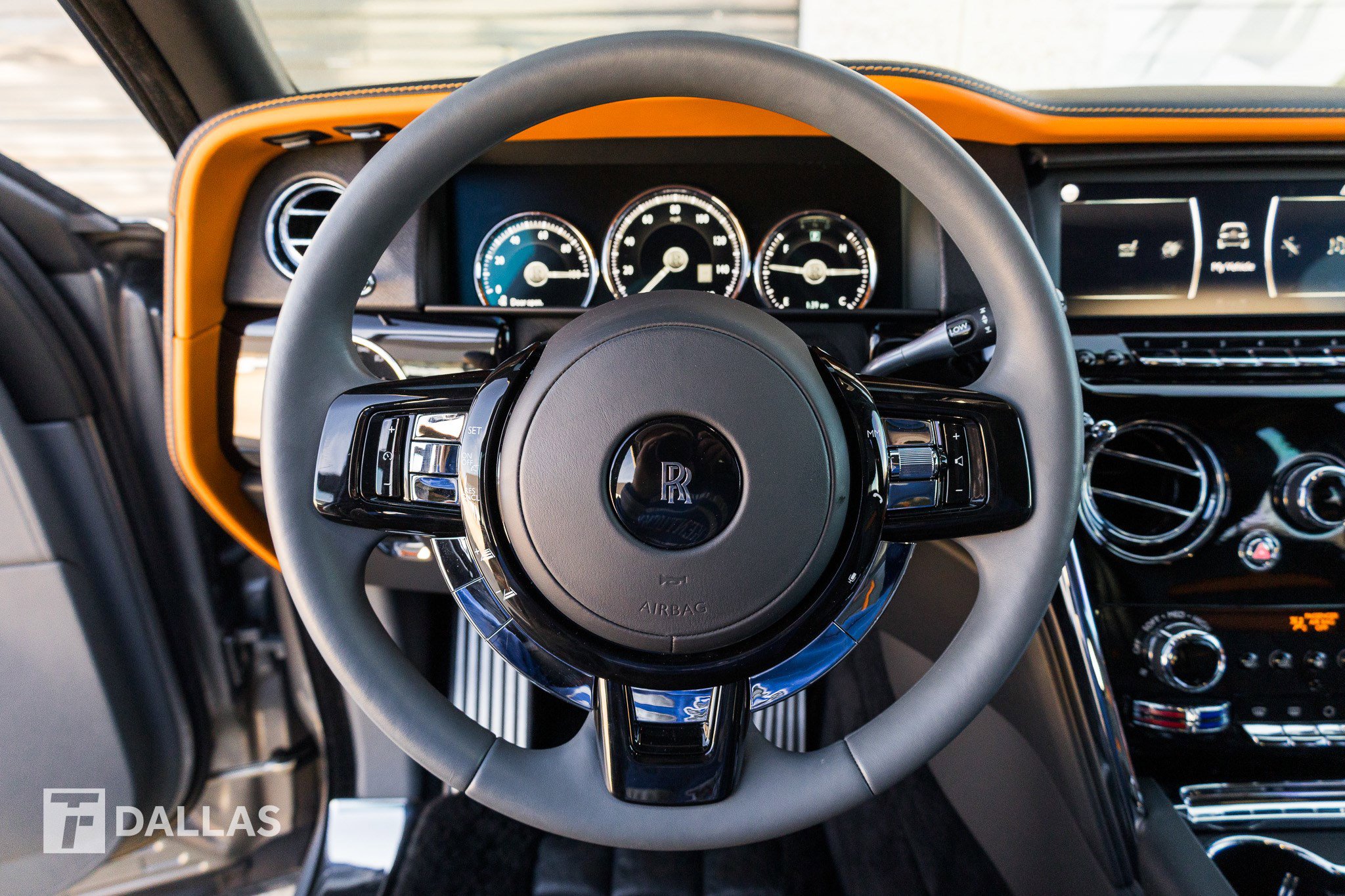 Used 2023 Rolls-Royce Cullinan w/ Cullinan Package image 24