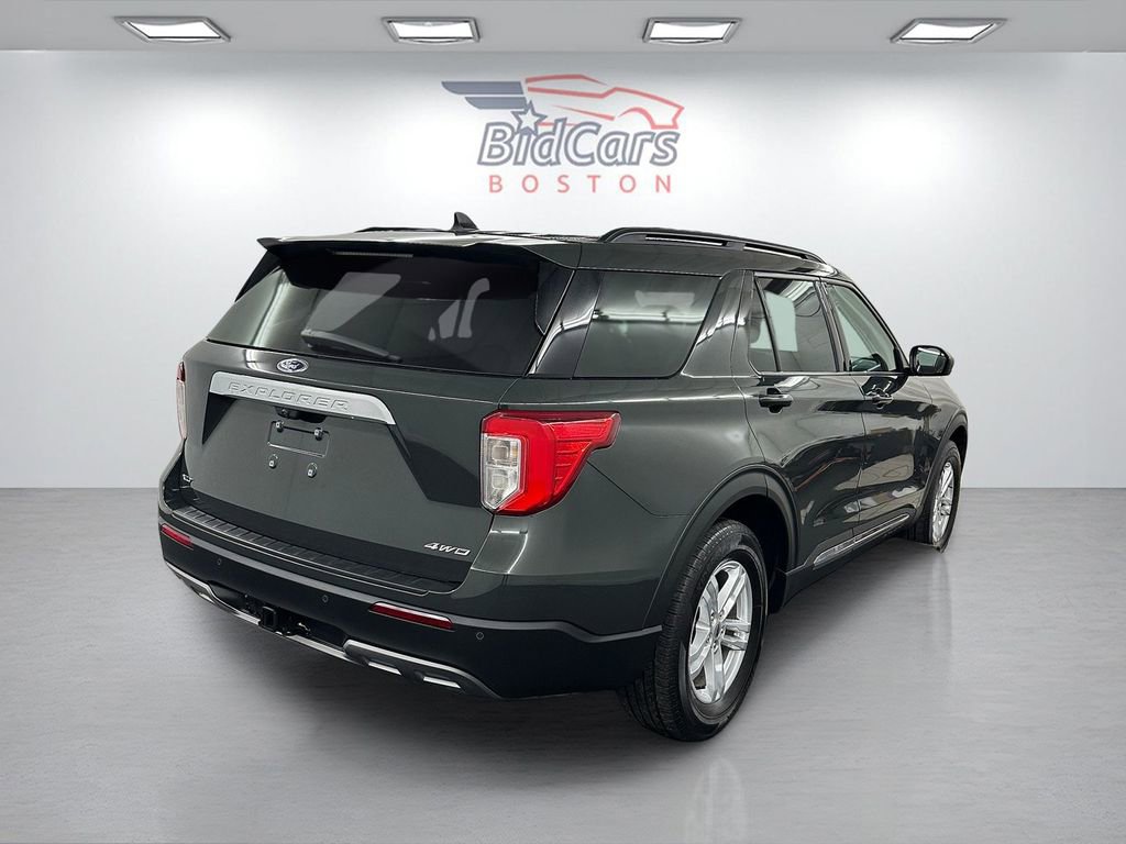 Used 2022 Ford Explorer XLT w/ Equipment Group 202A image 4