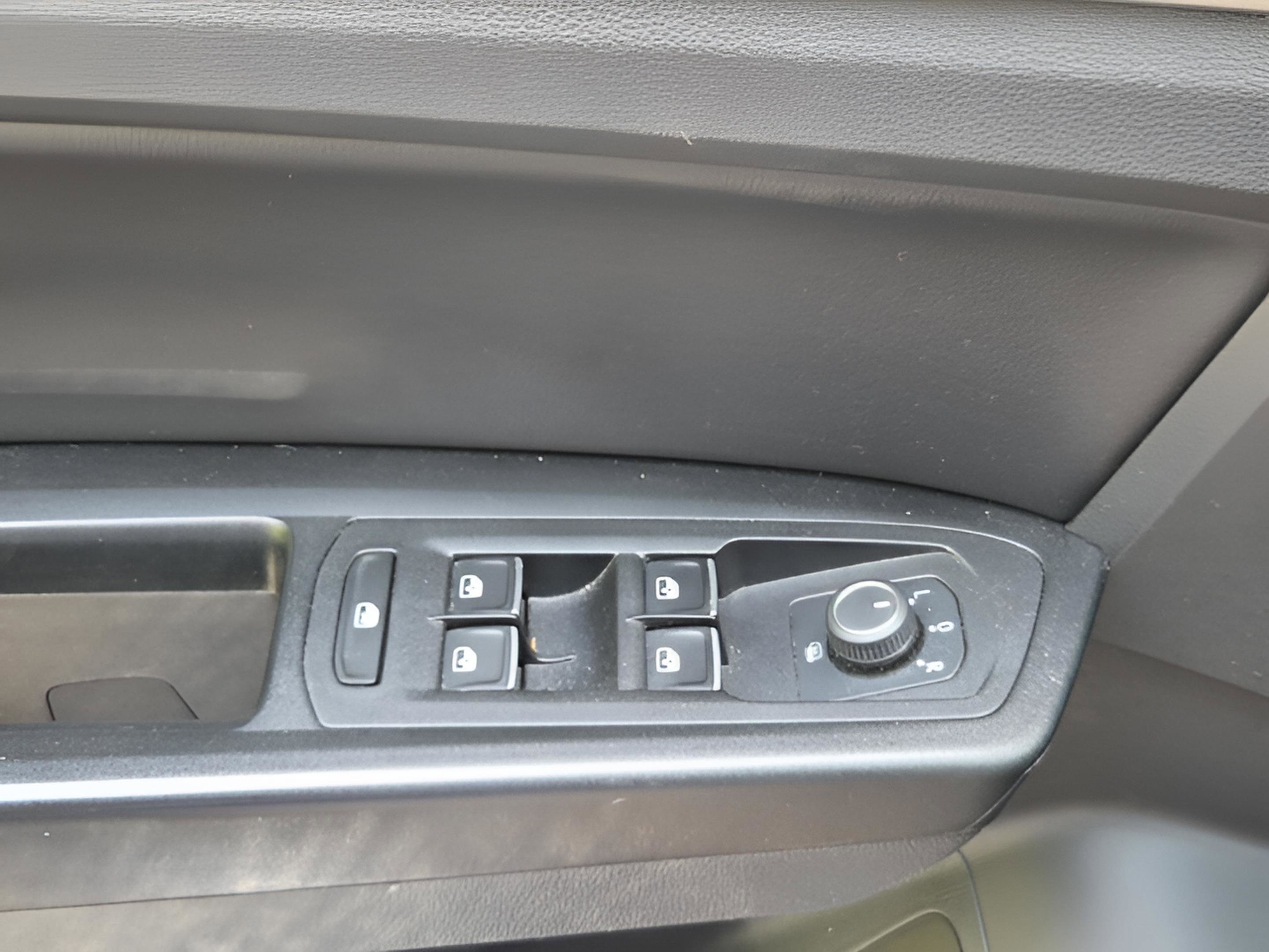 Used 2019 Volkswagen Atlas SE w/ Towing Package image 27