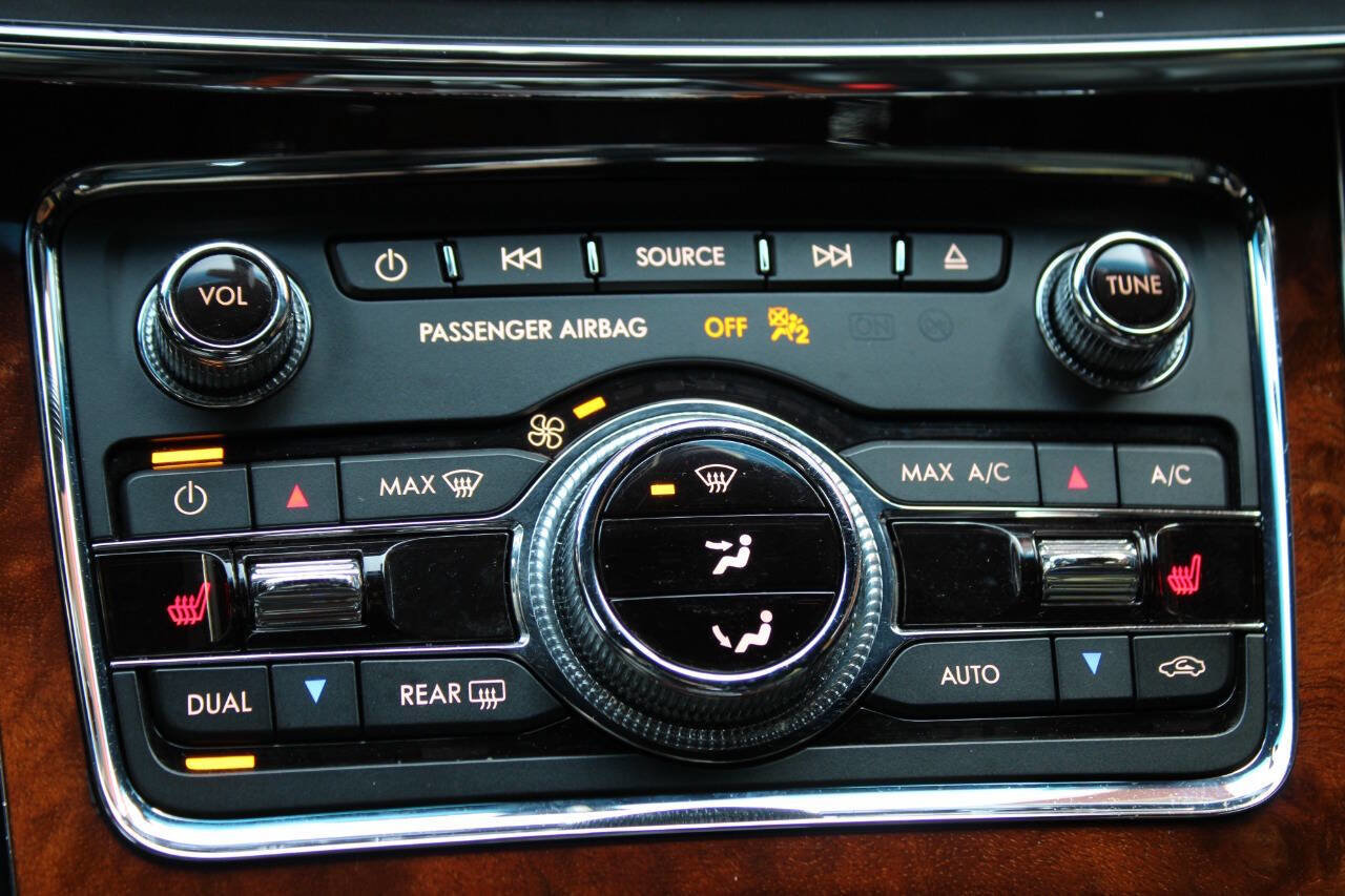 Used 2017 Lincoln Continental Select image 23