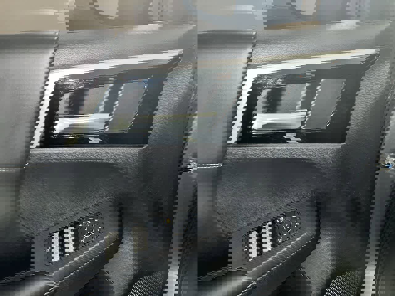 Used 2022 Mitsubishi Outlander SEL Black Edition image 13