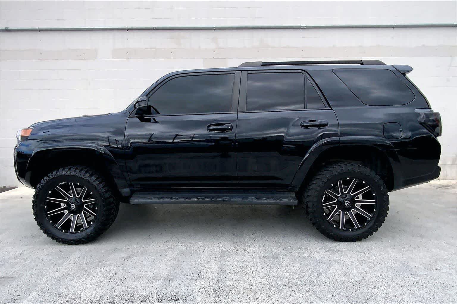 Used 2020 Toyota 4Runner TRD Off-Road AWD/4WD image 3