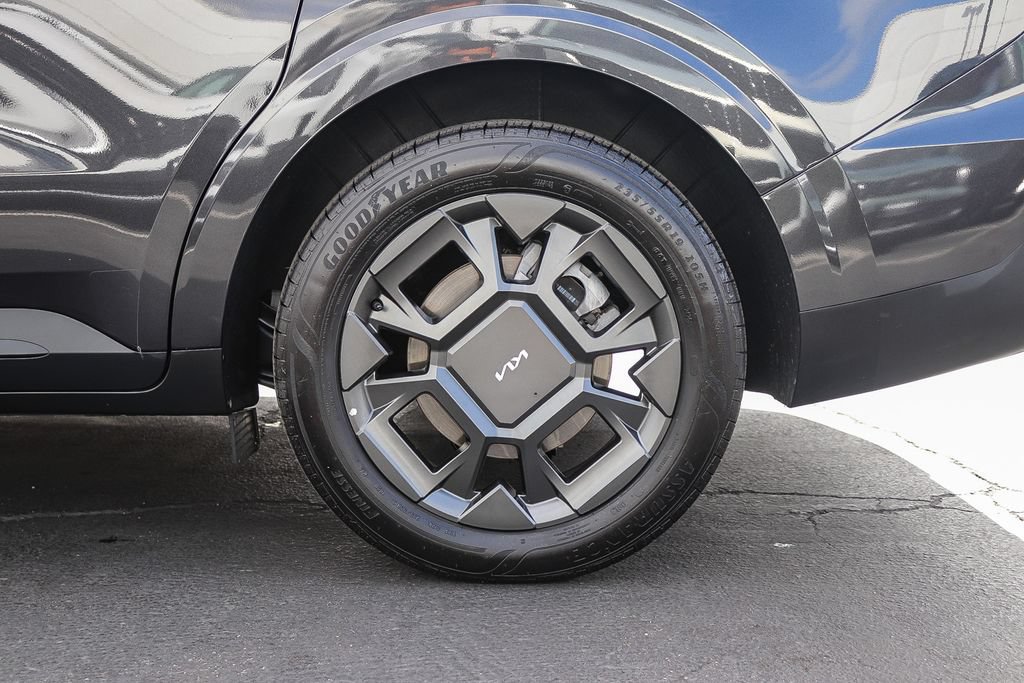 Certified 2026 Kia Carnival EX FWD image 11