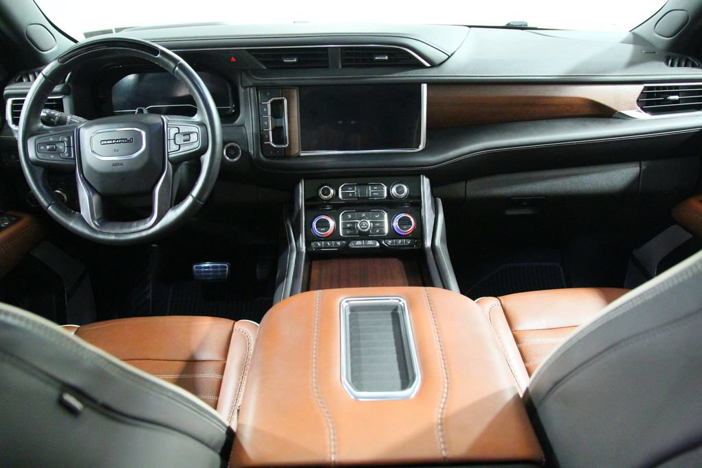 Used 2023 GMC Yukon XL Denali Ultimate AWD/4WD image 17